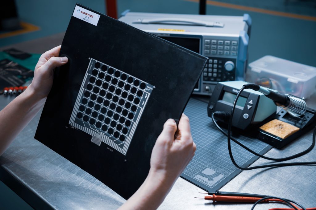 Gedruckte Sensorstruktur auf einem dehnbaren Elastomersubstrat